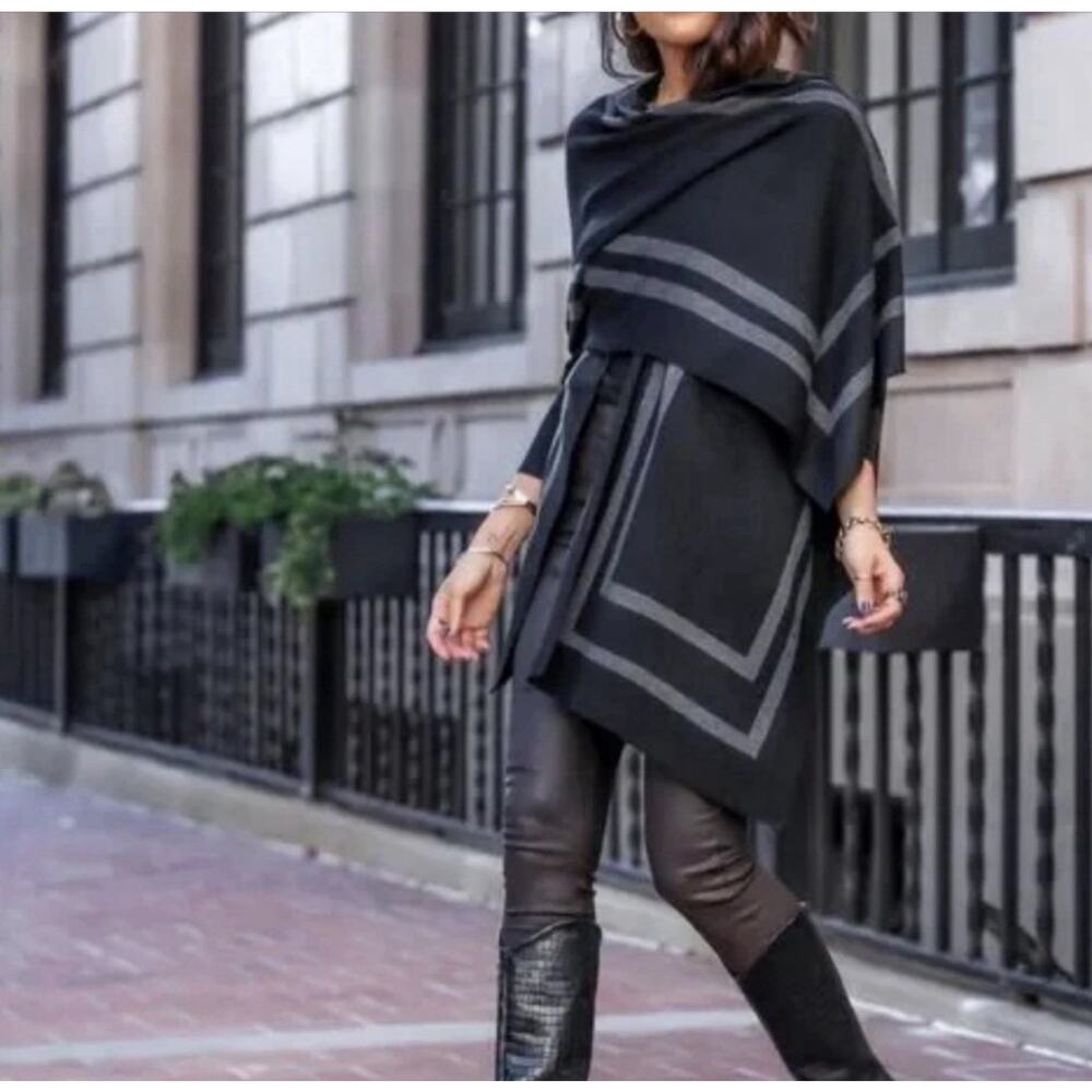 WHBM White House Black Market Ruana Poncho Wrap Border Print Lightweight